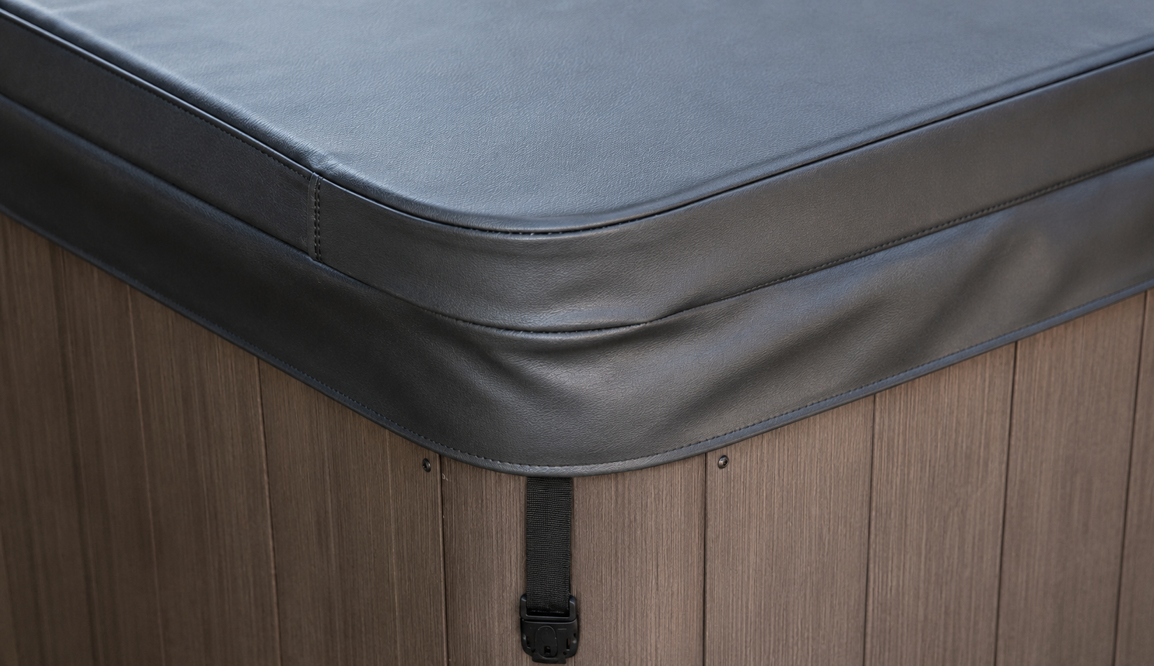 close up of premium spa cover corner – Alltype Covers Australia